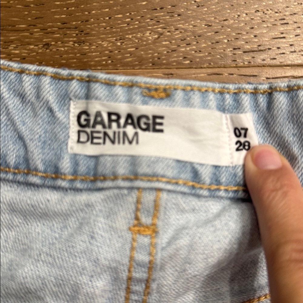 Garage Denim Classic Cut Off Shorts Light Wash Distressed Size 7 28 - Picture 3 of 8